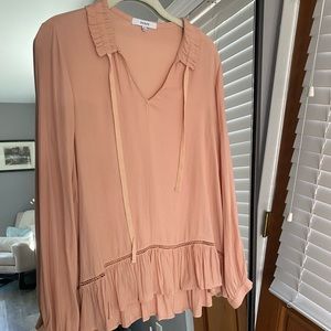 Ro&De long sleeve, polyester blouse.  Size medium and in great condition.